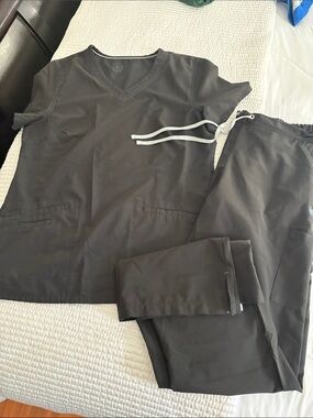 Urbane performance black scrubs M top Sm pants